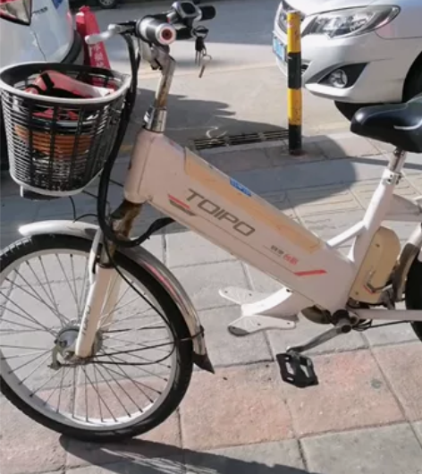 24寸60v12A吕电动车带电池，功能完好...