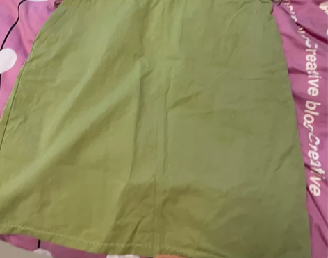 背带裙，实体店买的腰部抽绳可收缩 感兴趣的...