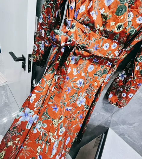 全新超级显白显瘦的连衣裙，复古文艺风。店铺...