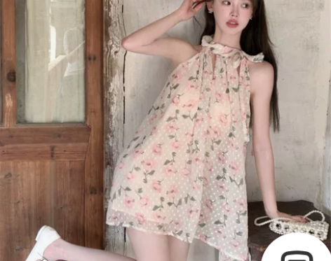 性感纯欲风挂脖初恋裙子女夏季新款小个子碎花...
