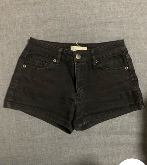 黑色牛仔短裤 腰围：59cm，裤长：22c...