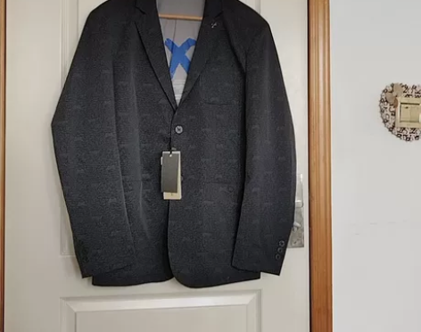男装档口撤店，现低价出售男式休闲西服，规格...