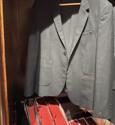 闲置男士西服身高175 120-130斤可...
