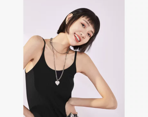 太平鸟针织黑色小吊带背心女2020春夏新款...