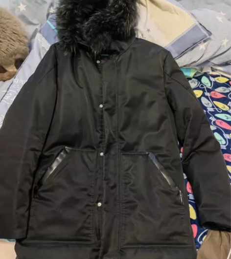 羽绒服男，适合125斤以内，厚实。不退不换...