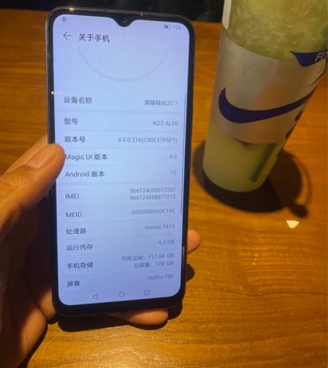 荣耀畅玩20  6+128  后盖有点花！...