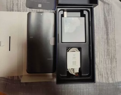 黑鲨4spro，平时一直套着壳，磕碰并不多...