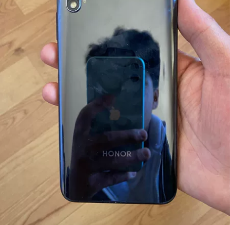 荣耀9x,6+64G,充电可以开机,换个屏...