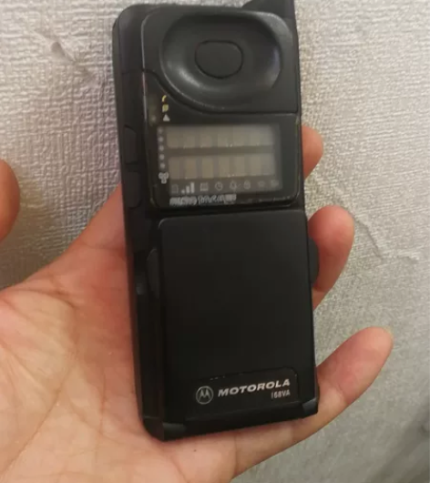 2001年的摩托罗拉手机，有喜欢情怀的，可...
