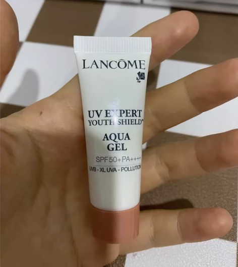韩版兰蔻防晒10ml+中版兰蔻防晒1ml片...