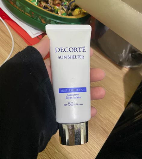 黛珂防晒 还剩一半 免税店买的 感兴趣的话...