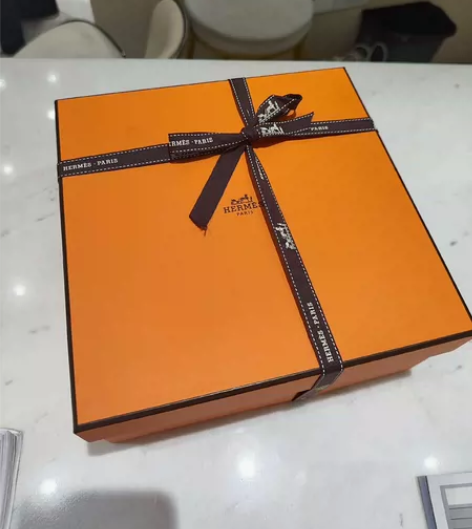 爱马仕香水礼盒包正品过年亲戚送的 礼盒，手...
