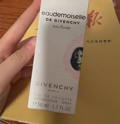 GIVENCHY纪梵希都市新贵香水淡香粉花...