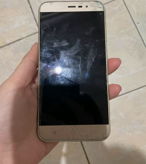 海信手机 屏幕碎了，我爸淘汰不要用了，出二...