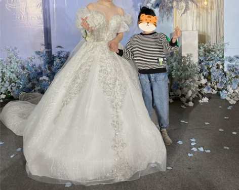 五一完婚，婚纱只穿了1个小时，500出，现...
