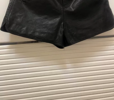 30包邮全新皮休闲短裤,吊牌已拆,适合腰围...
