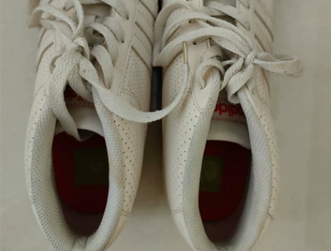 adidas低帮白色运动鞋,很多年前日本购...
