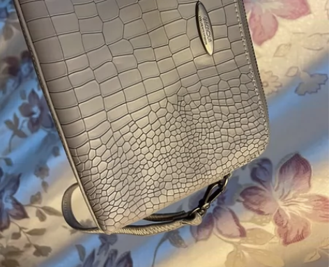 不规则渐变鳄鱼皮纹理灰色气质款手拿包，内侧...