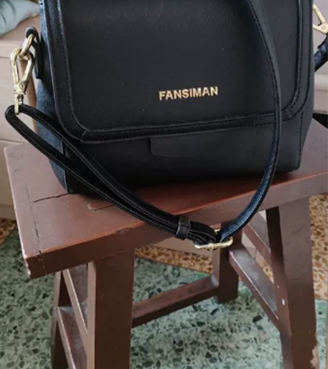 斜挎手提包，有微瑕，不建议的拍，很高大上，...