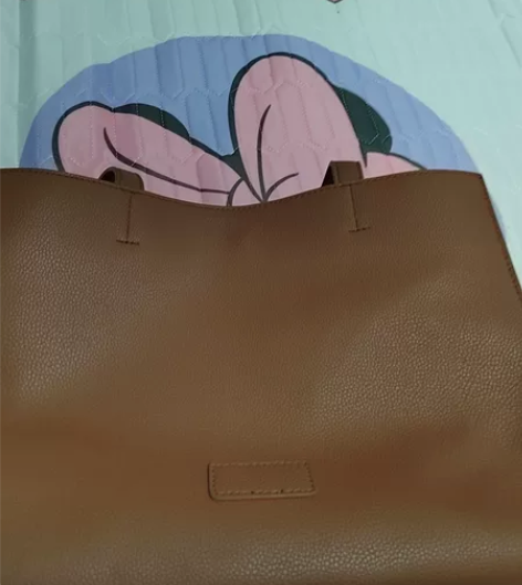 手提包，八成新，能装不少东西，沈阳同城包邮...