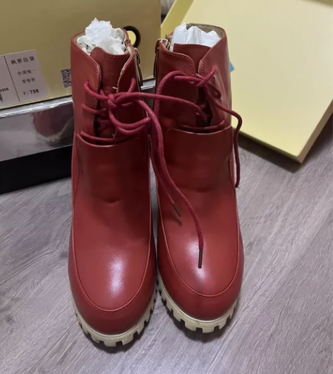 红色防水台短靴，颜色好看，几乎全新37码，...