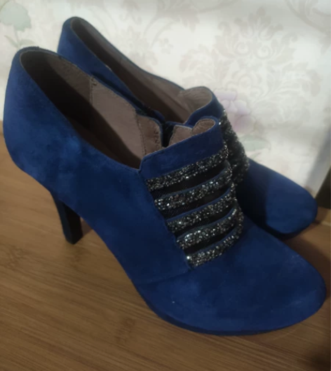 百丽39码真皮高跟短靴单鞋，跟高10厘米，...