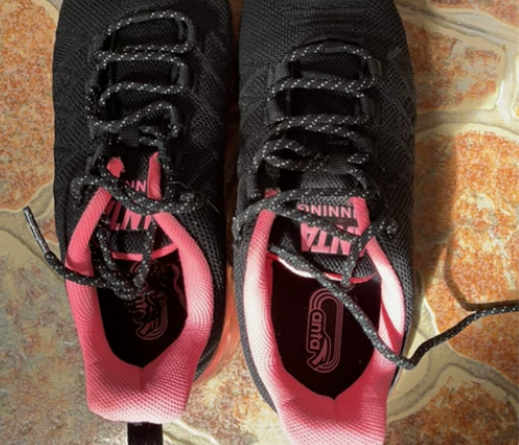 安踏运动鞋 感兴趣的话点“我想要”和我私聊...