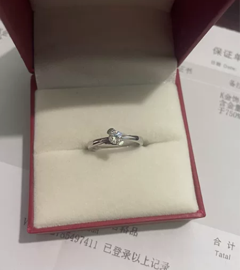 30分钻戒周大福，戒托是18k铂金的，专柜...