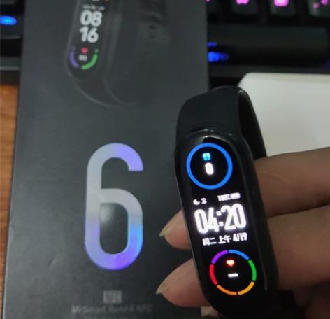 去年双十一买的小米手环6 NFC版，有划痕...