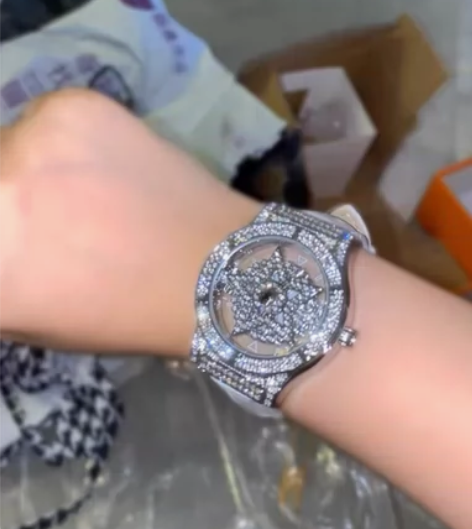 《低价出售》五芒星时来运转同款系列手表女款...