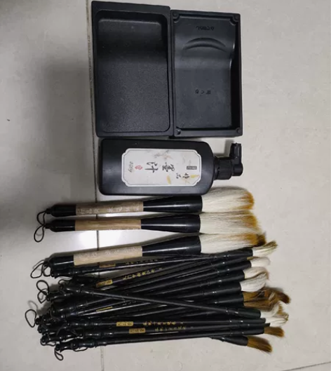 六品堂毛笔，4元一支 弘梅砚台18元一个 ...