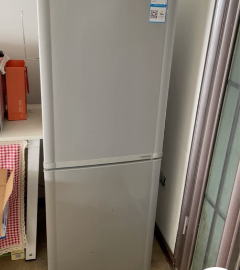 自用冰箱170升 康佳冰箱，成色很新，外面...