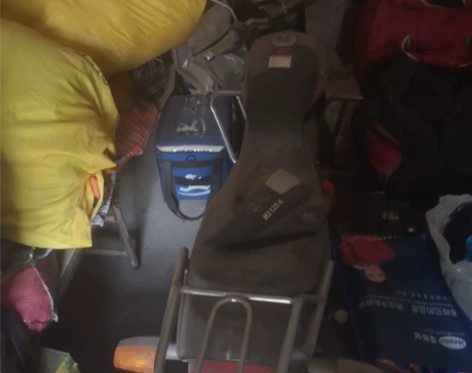 豪爵 铃木 钻豹125摩托车，实表7453...