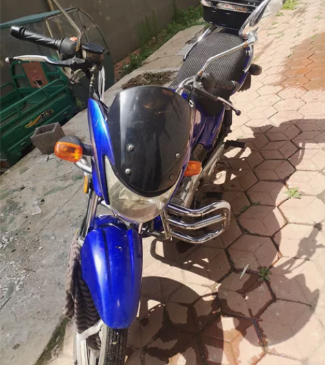 铃木GT125摩托车,皮实耐用,超级省油,...