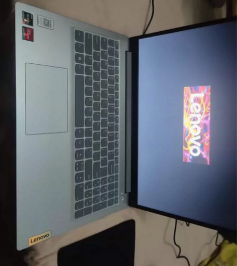 联想笔记本电脑,idea pad15 AL...
