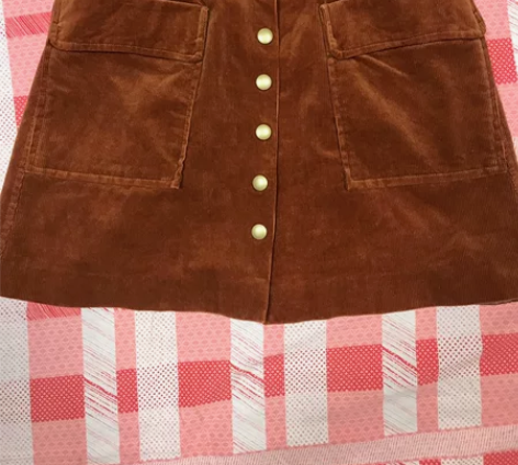 A字裙，很显瘦 非常好看的焦糖色 商场买的...