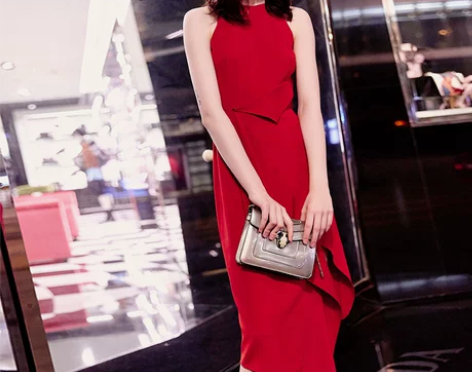 DPLAY欧美红色敬酒服无袖荷叶边ins连...