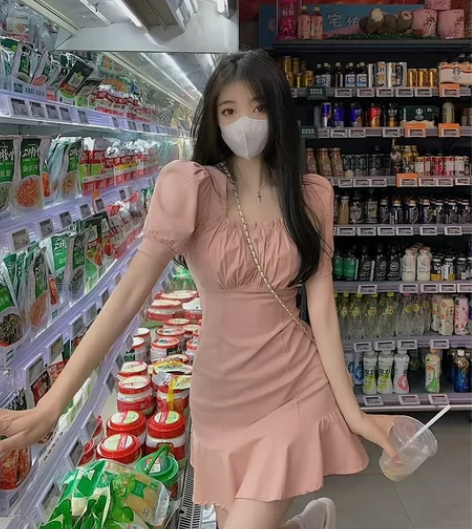 短款连衣裙，荷叶边，修身，收腰 方领小个子...