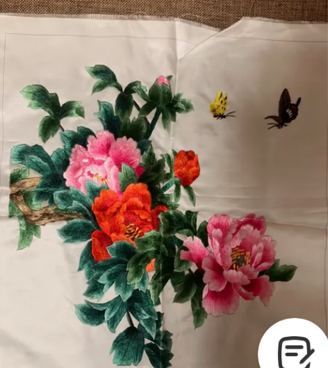 苏绣绣片。正方形花卉图案，可以装裱挂屏或做...