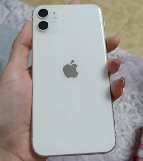 苹果11  64G内存，手机九成新，几乎没...