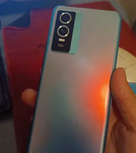 vivoy76s 靓机 成色好 感兴趣的话...