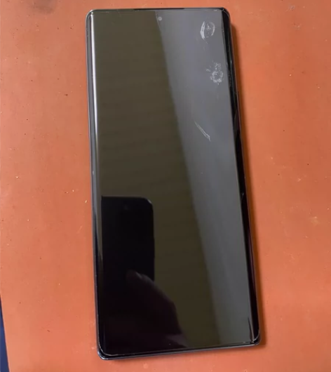 荣耀60se。  8+256。 22年10...