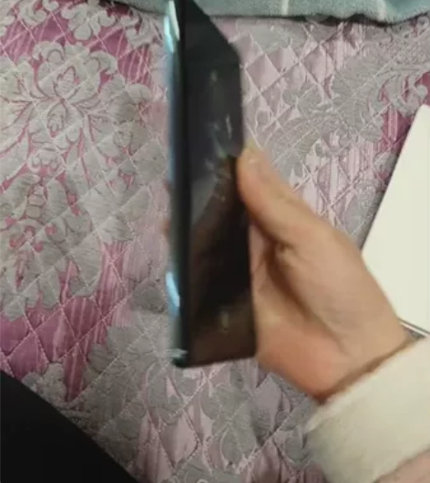 荣耀50自用机,全原,后盖裂缝,不耽误使用...