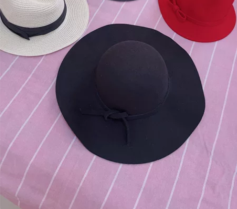 毛呢礼帽2顶，草帽2顶，拍了一次照闲置，成...