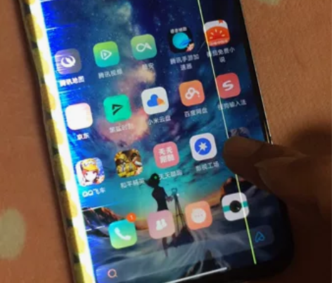 屏幕掉地上摔伤了 触摸灵敏 显示有颗粒感 ...