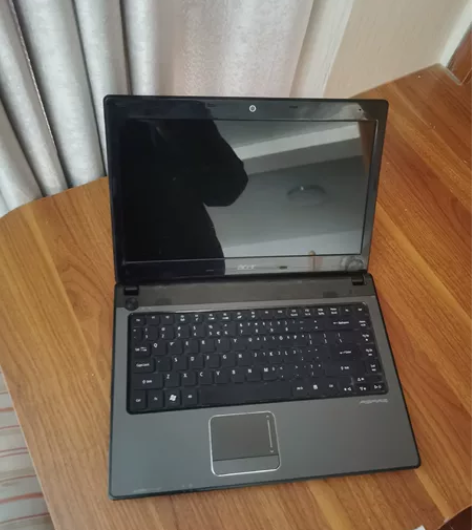 85新ACER/银色宏基电脑，电源线需要自...