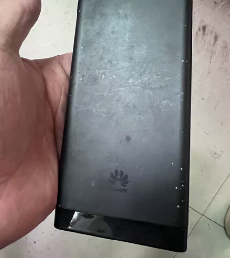 华为18瓦快充充电宝10000毫安。AP0...