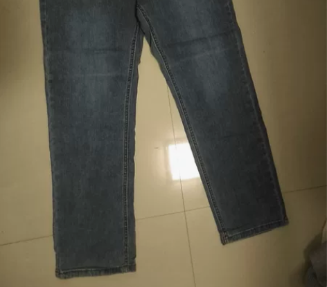 165，l码浅蓝色牛仔裤，质量很好，摸起来...