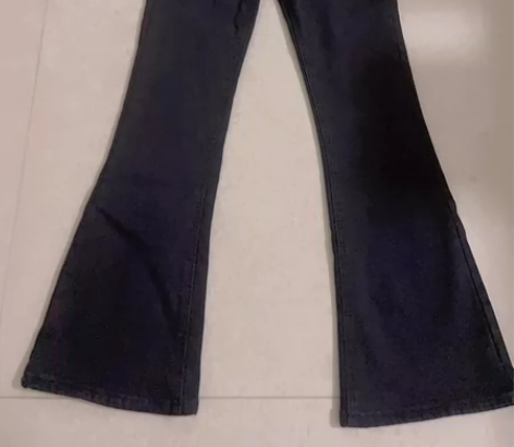 时尚潮流新款黑色加绒喇叭牛仔裤s码，腰围6...