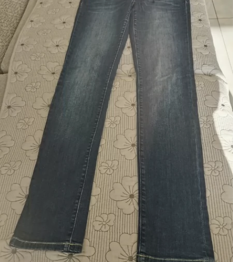 女士中腰牛仔裤 六成新 包邮 不退换